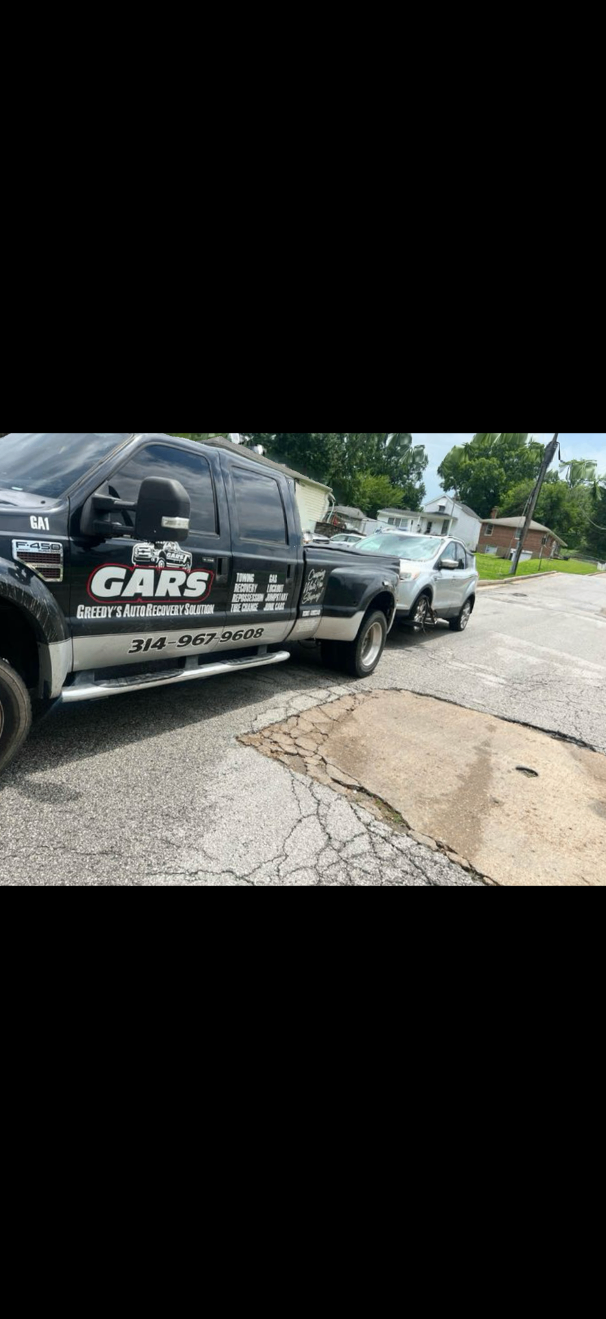GARS tow truck hauling a silver SUV in St. Louis